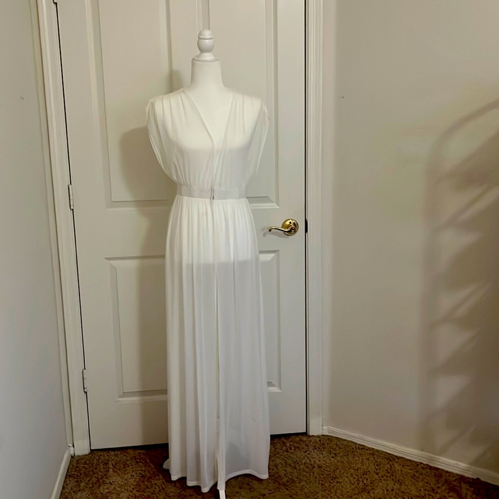 Beautiful white bathing suit cover-up by Forever 21
